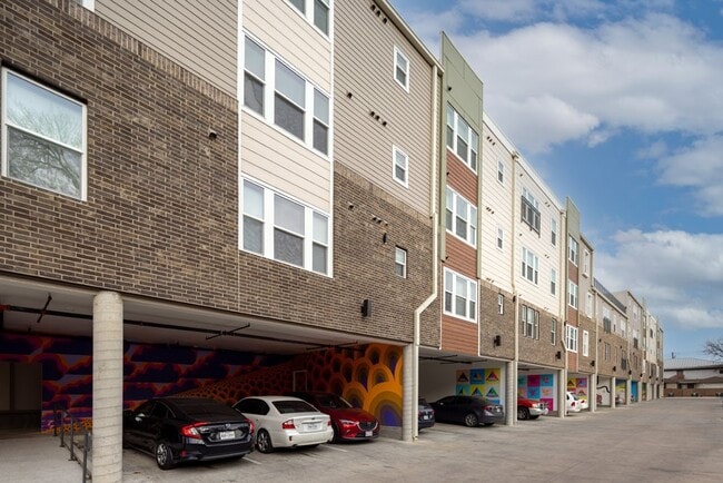 Building Photo - 4611 N Interstate 35 Frontage Rd