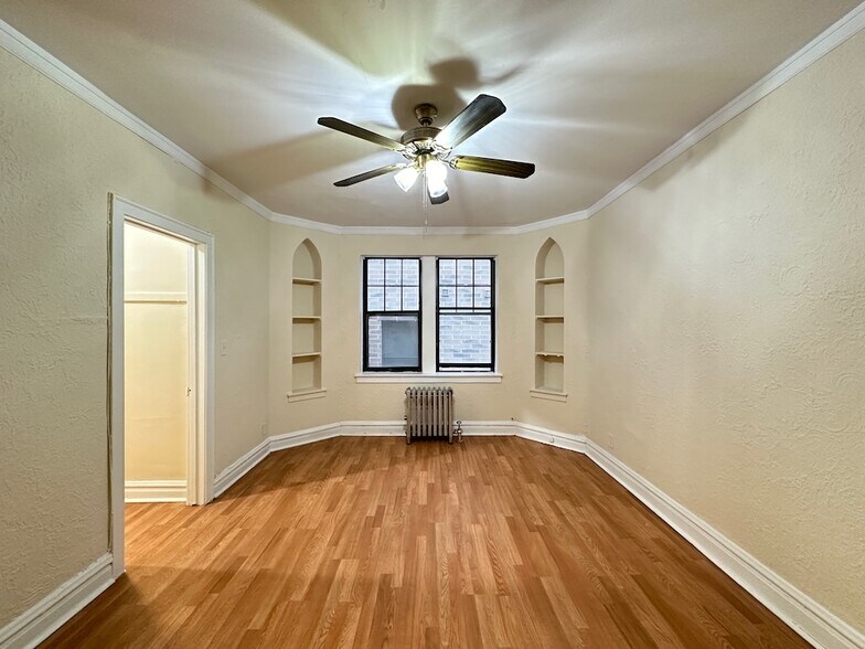 Building Photo - 4832 N Damen Ave