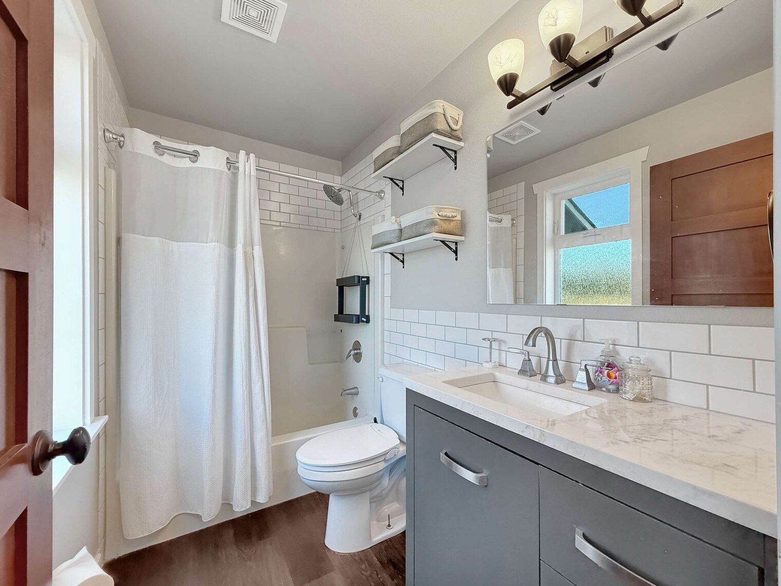 Building Photo - 237 W Alder St