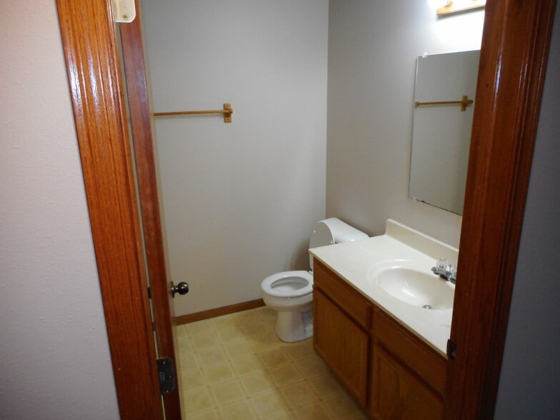 Building Photo - 125 Rosewood Ln S