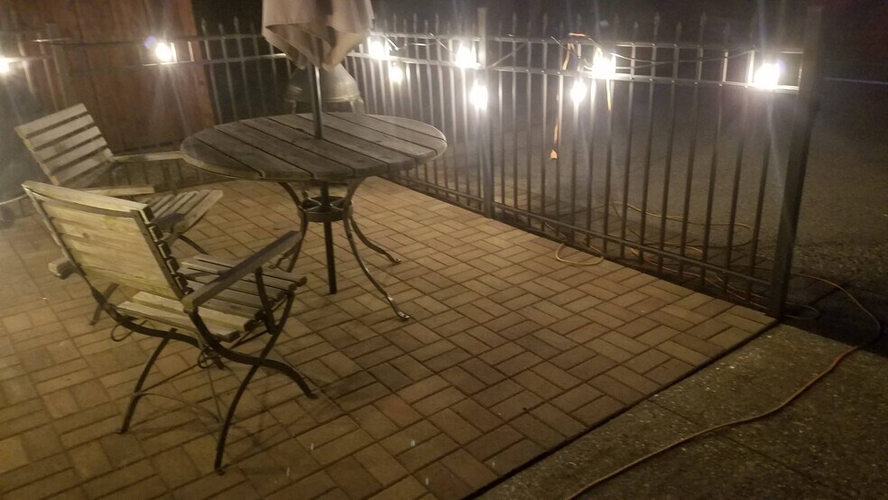 Building Photo - 1202 W Park Ave