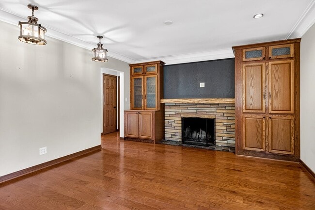 Building Photo - 1215 Chapin St