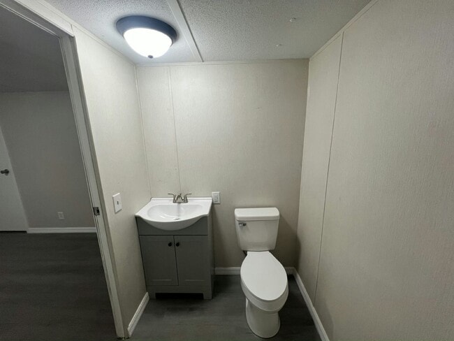 Building Photo - 71A Tower Manor Cir E