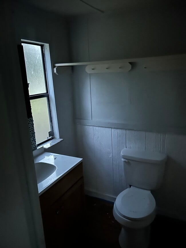 Building Photo - 613 Honeyfarm Ln