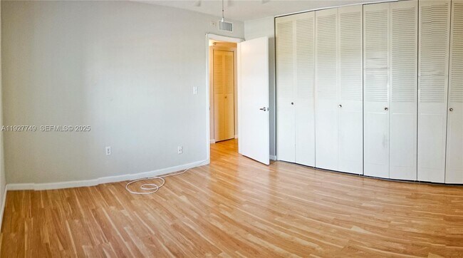 Building Photo - 9651 SW 77th Ave