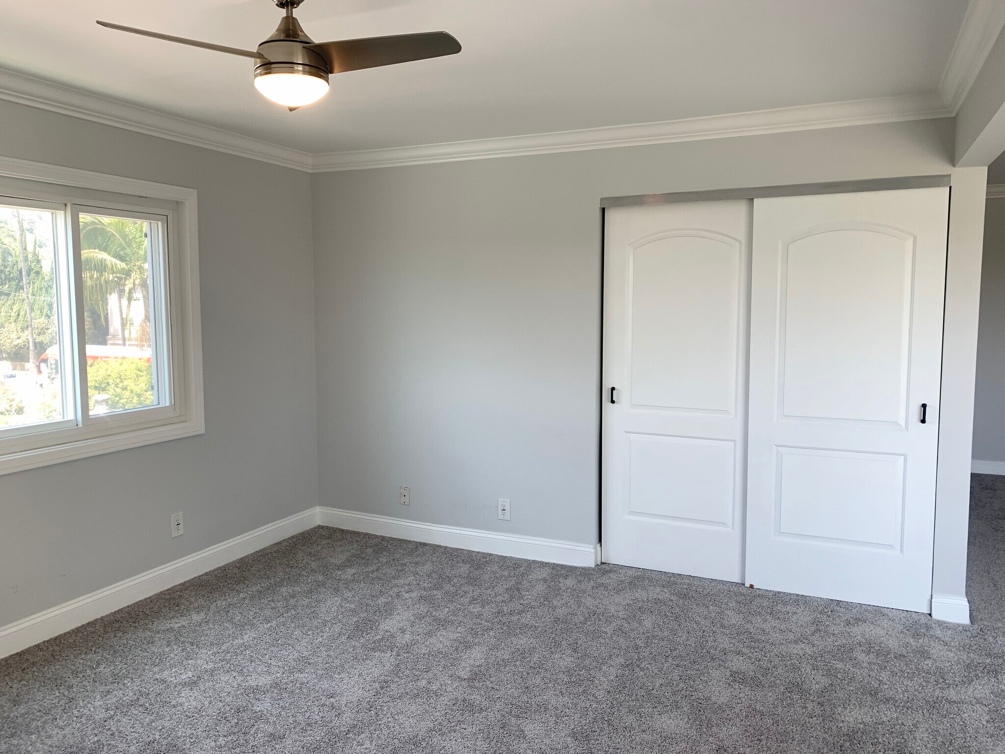 Building Photo - 7560 Hollywood Blvd