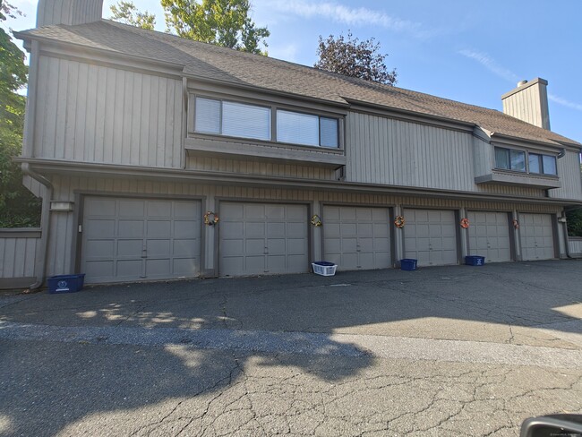 Building Photo - 351 Heritage Vlg