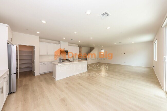 Building Photo - 2256 Stelamar Wy