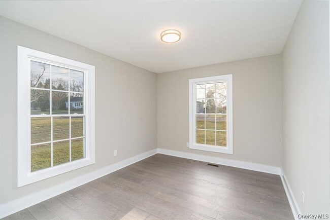 Building Photo - 970 Village Ln