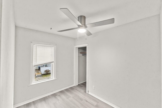 Building Photo - 60 Mary St