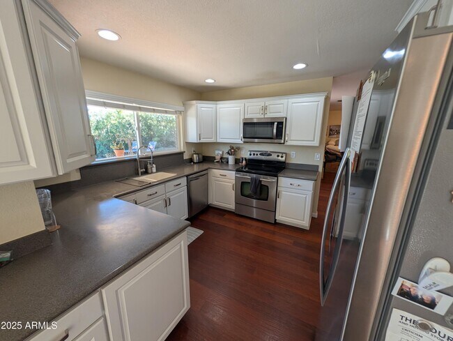 Building Photo - 4909 E Presidio Rd