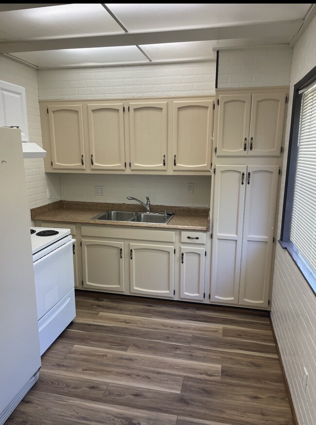 Building Photo - Charming Mountain Cabin with Loft in Lake ...