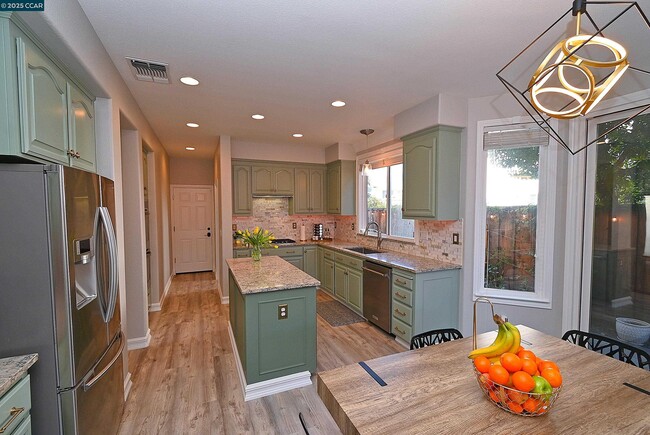 Building Photo - 829 Deer Spring Cir