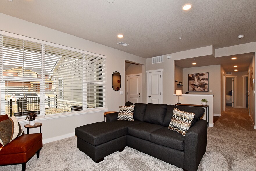 Open concept to make you feel right at home - 4115 N Park Dr