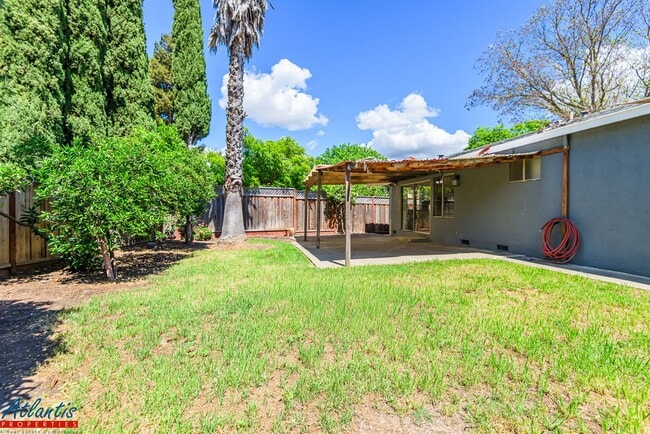 Building Photo - Lovely Cul-De-Sac Home | New Flooring & Paint