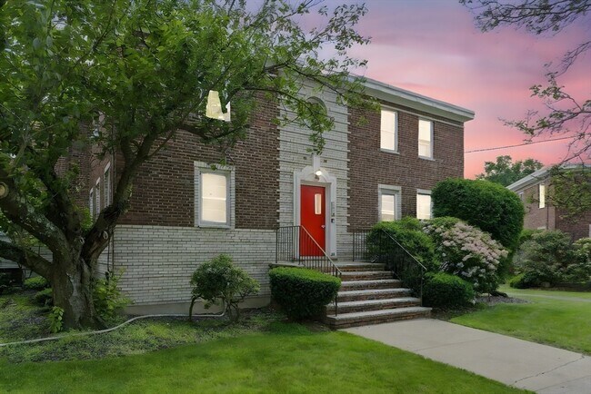 Building Photo - 42 Newman Rd