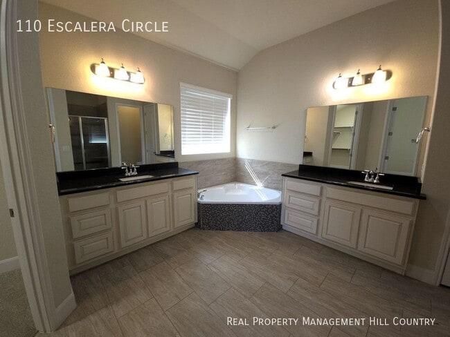 Building Photo - Luxurious Living in a Gated Community - 4 ...
