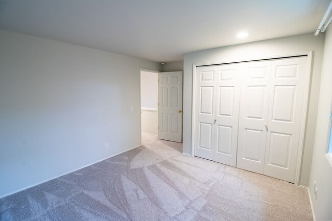 Building Photo - 4bd/2.75ba Sammamish Home