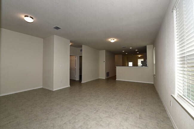 Building Photo - Gorgeous one story home  |  3 bedrooms  |  2 bathrooms  |  Covered Patio  |  2 car garage  |  Dav...