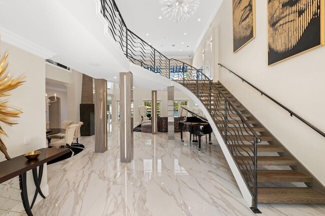 Building Photo - 2307 N Riverside Dr