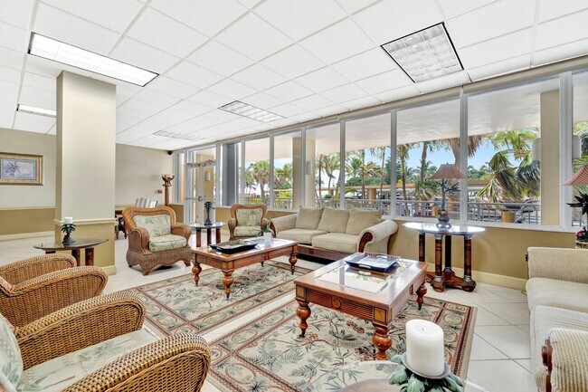 Building Photo - 328 N Ocean Blvd