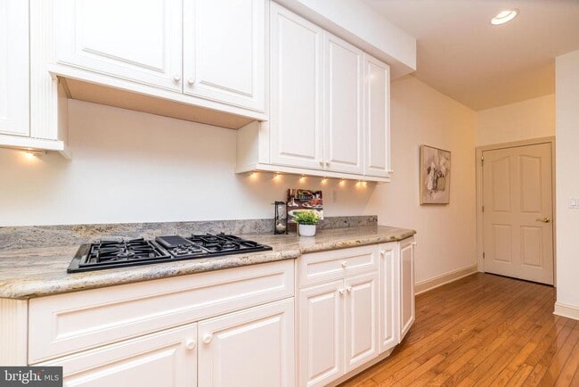 Building Photo - 5812 Hickory Hollow Ln