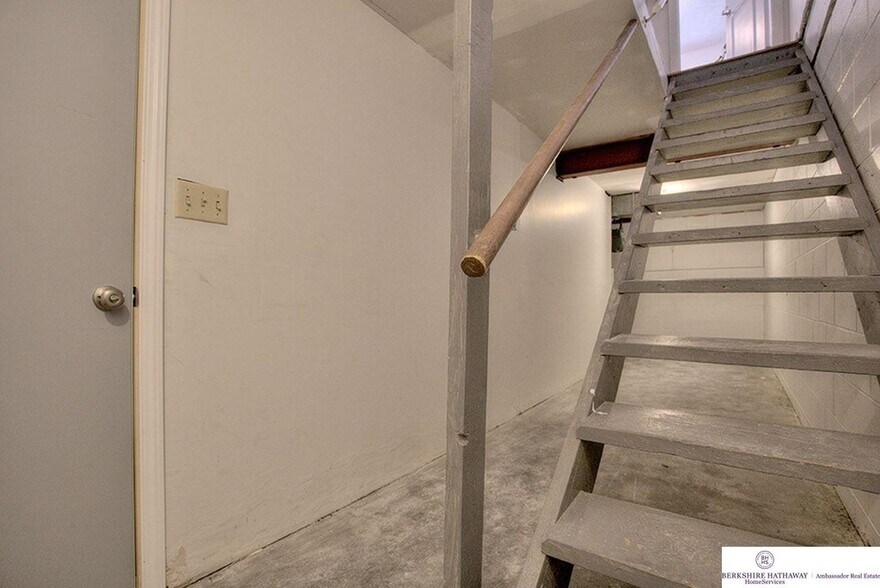 Building Photo - 1901 Winnie Dr