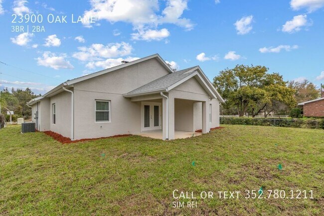 Building Photo - Sorrento 3/2 with Grand Master Suite!