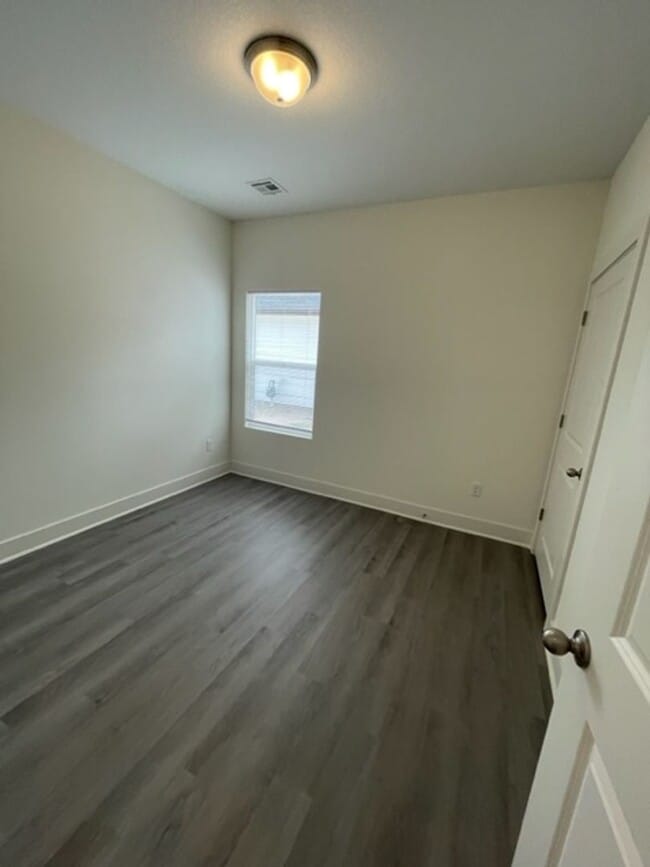 Building Photo - 5140/42 Chase Cir