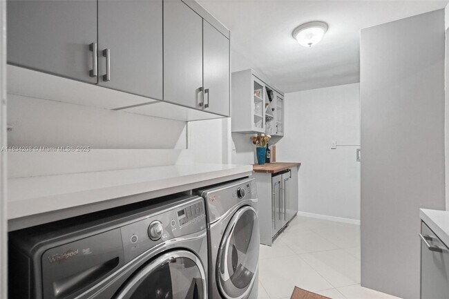 Building Photo - 3472 NE 18th Ave