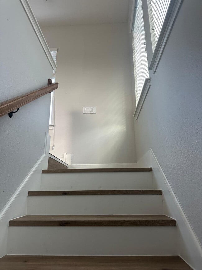 Building Photo - 8089 Laureate Blvd