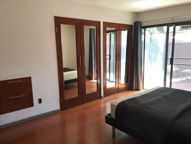 Building Photo - Furnished Short Term Rental!! 2 bedroom 2 bath, WiFi and Garbage included!