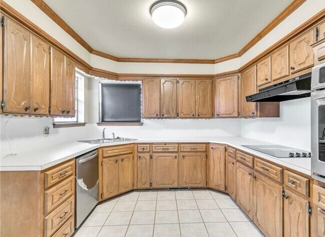 Building Photo - Spacious 4-Bedroom / 3-Bathroom Home in a Prime NW OKC Location!