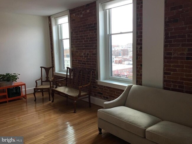 Building Photo - 1615 Q St NW