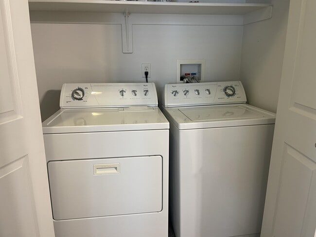 Building Photo - 754 N Bradford Dr