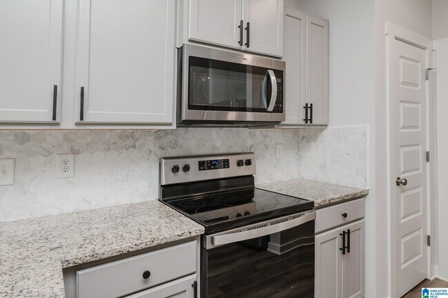 Building Photo - 501 Polo Way