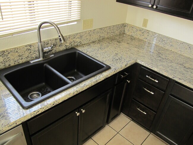 Building Photo - 1620 N Fremont Ave