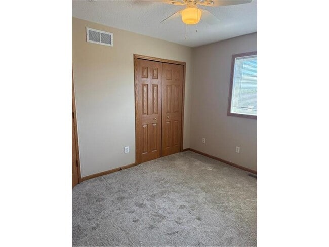 Building Photo - 6886 Meadow Grass Ln S