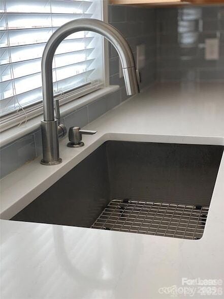 Building Photo - 15262 Kessler Dr