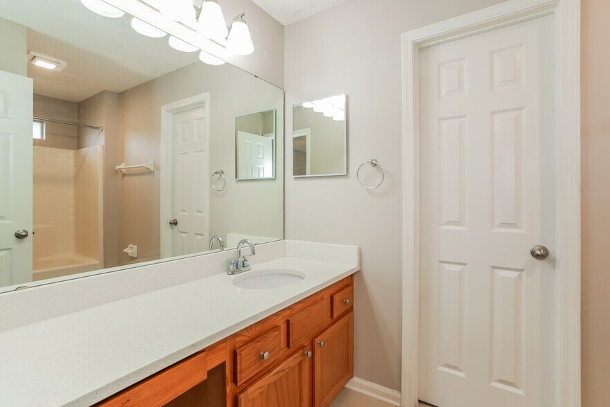 Building Photo - 2081 Frogmore Dr