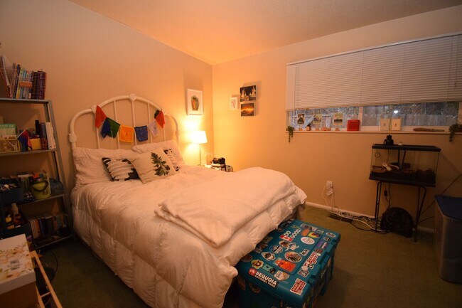 Building Photo - Cozy 2 Bedroom Duplex in Holladay