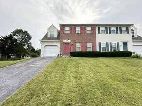 Building Photo - 3 Bedroom 1.5 Bathroom in Elizabethtown!