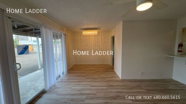 Building Photo - 842 N Las Palmas Dr