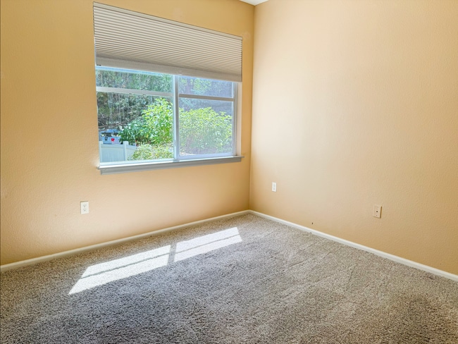 Building Photo - 635 Gooseberry Dr