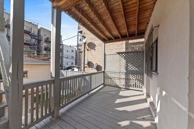 Building Photo - 3744 N Fremont St