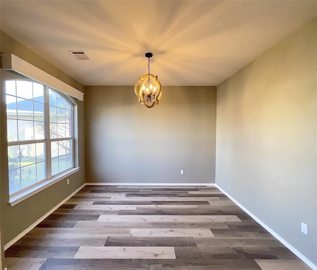 Building Photo - 2219 Speidel Dr