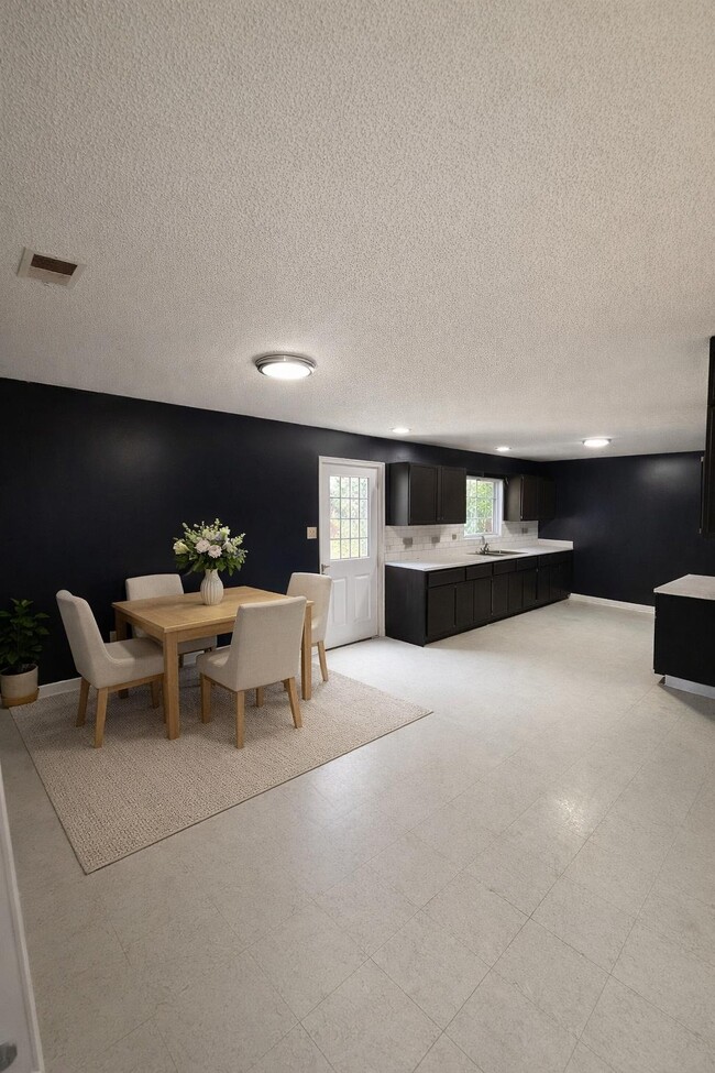 Building Photo - 3640 Fairmont Ave