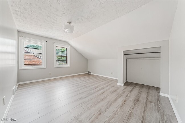 Building Photo - 24111 Edgehill Dr