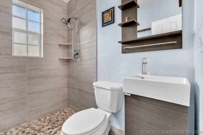 Building Photo - 404 S 62nd Terrace