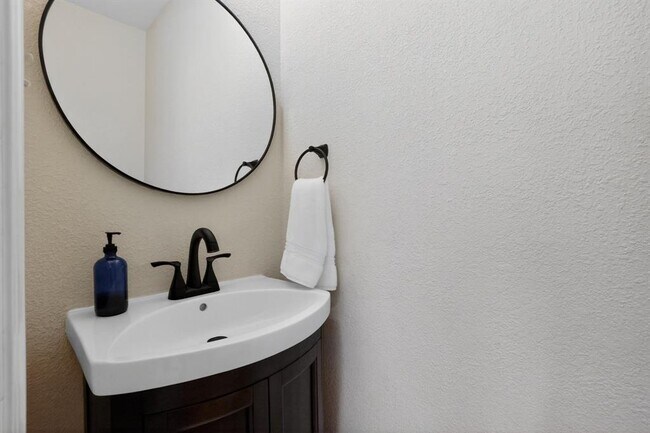 Building Photo - 8113 Willet Trail